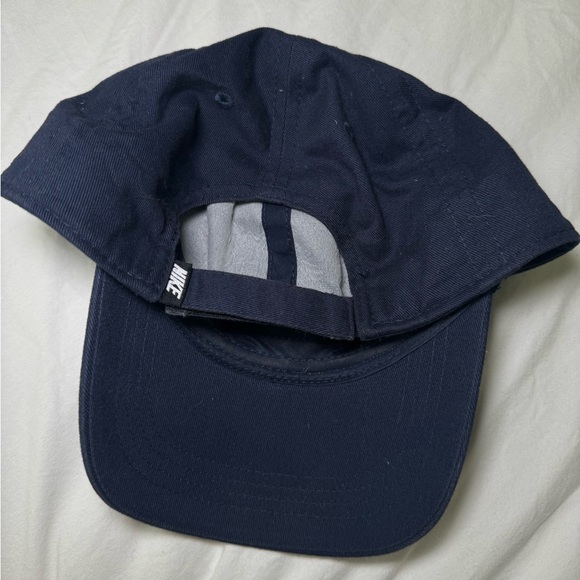 NWOT - NIKE Child Baseball Cap Dark Blue with white Logo - Picture 3 of 5
